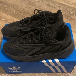 Men sneakers perfect condition